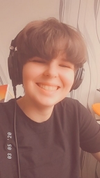 mika_leo